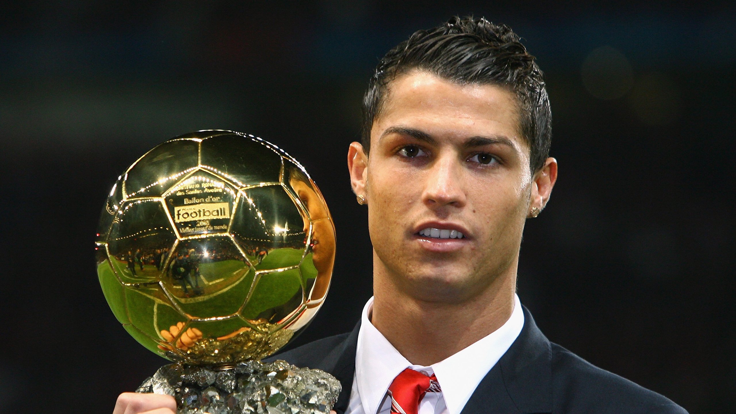 _冬季冰屏幕灯光秀：科技点亮运动夜_，冰屏led显示屏案例