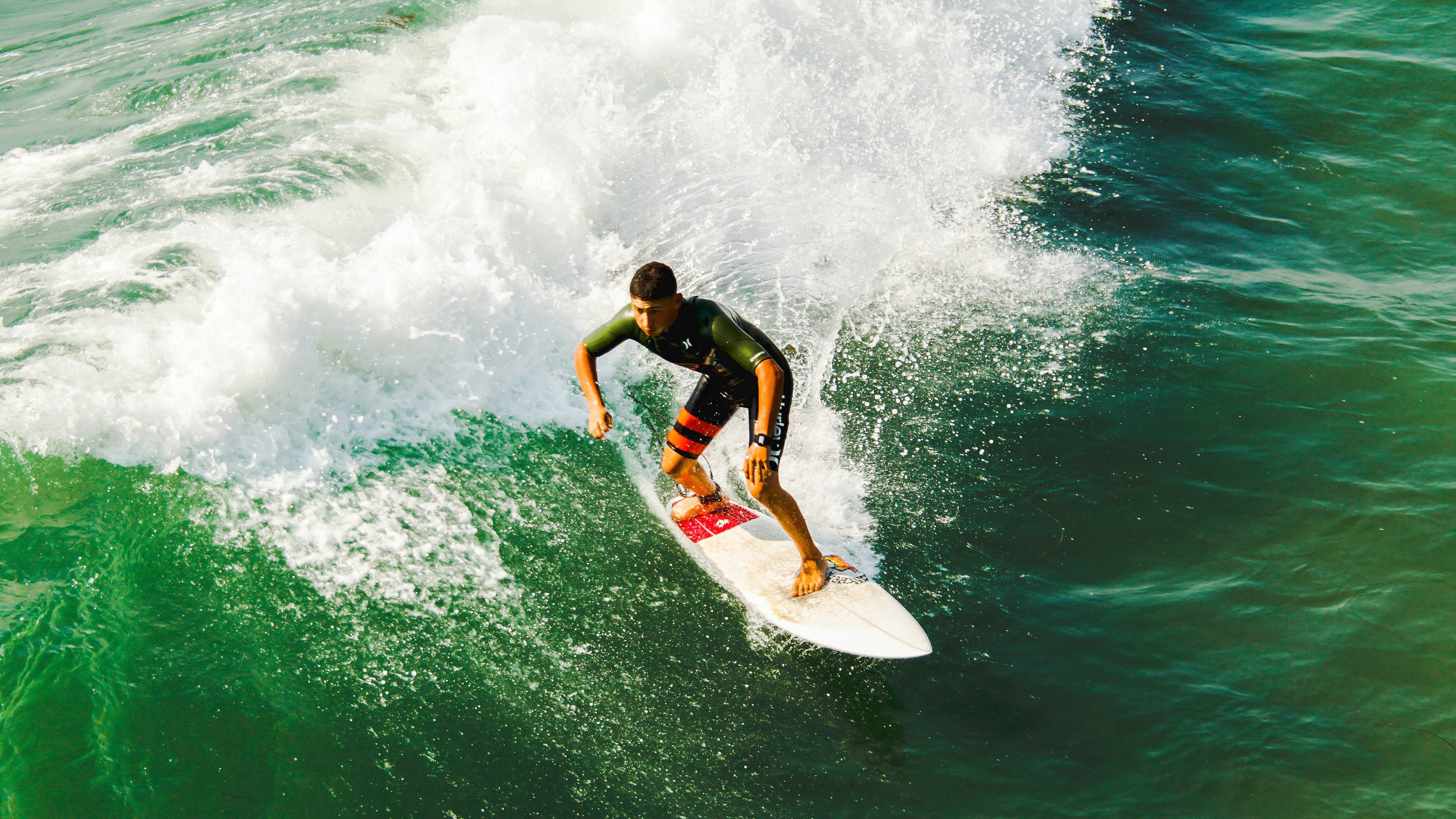 _比赛最后一击：精彩得分瞬间引爆全场_，最后一轮比赛