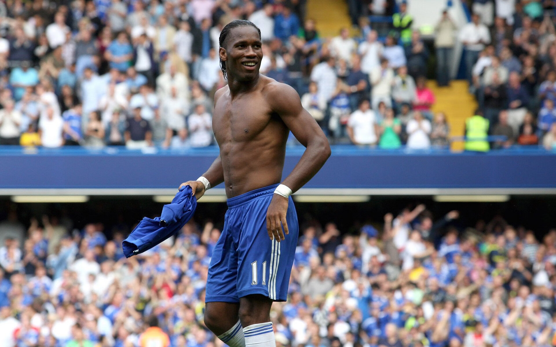 “场外精彩:明星球员的温馨生活瞬间”,明星球员足球