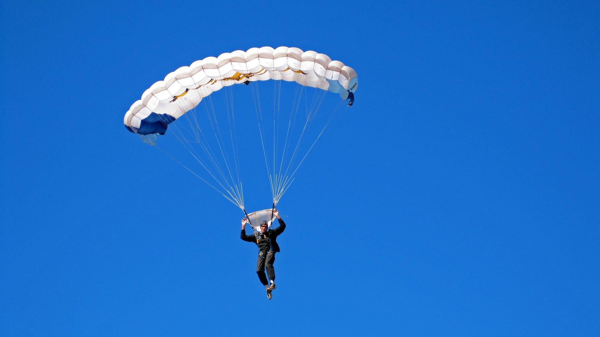 篮球文化走进校园，激发学子运动热情，良好的校园篮球文化