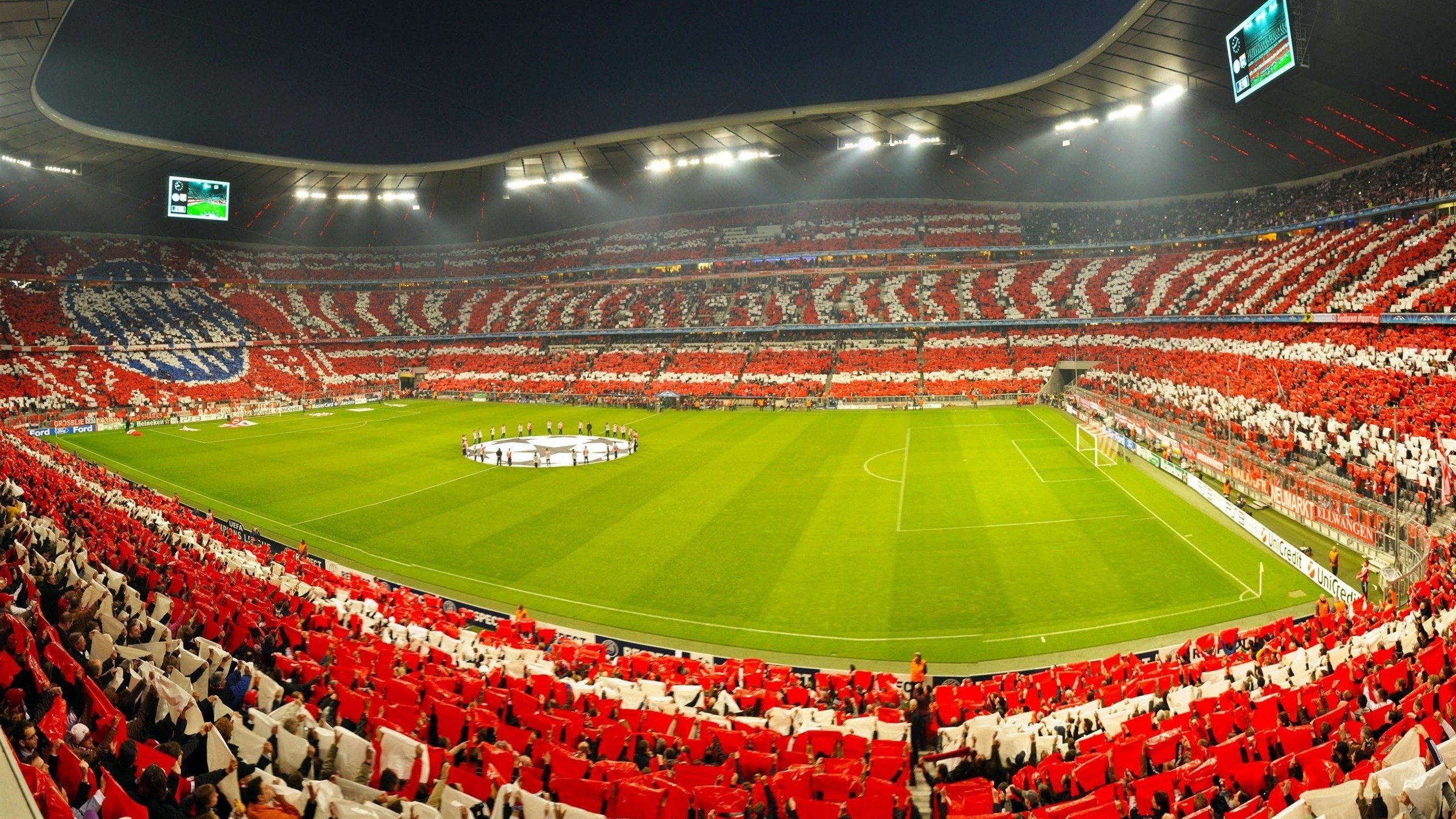 赛场外风云：球迷互动和媒体热议，小说赛场风云